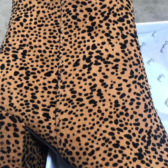 ππ π Camel Black Leopard Ankle bootie - Picture 8 of 8